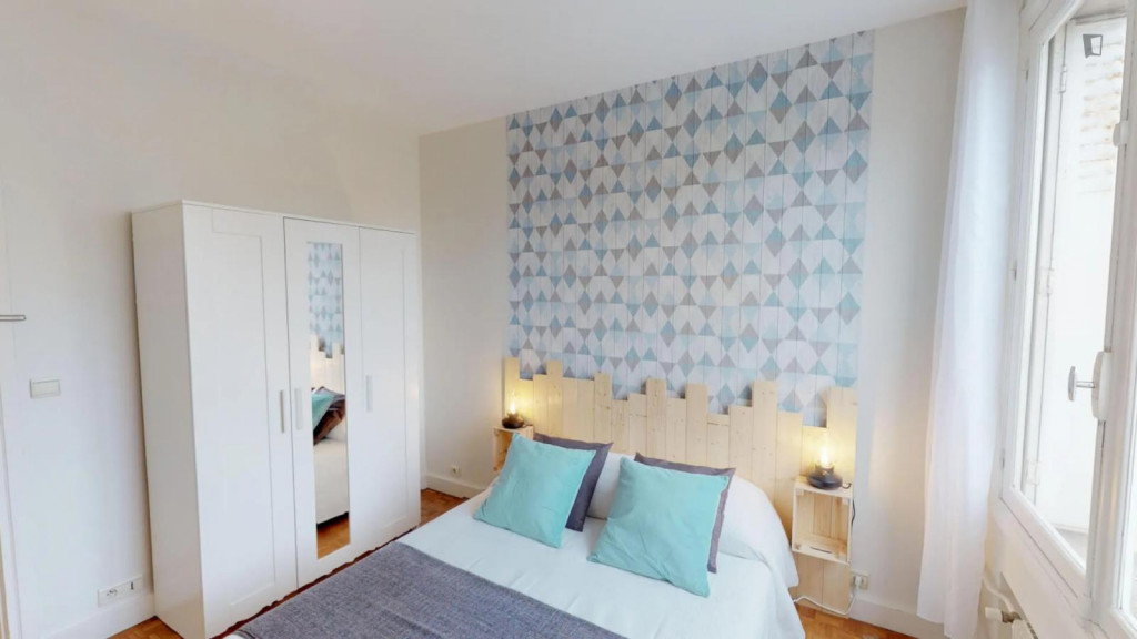Comfy double bedroom in Auteuil