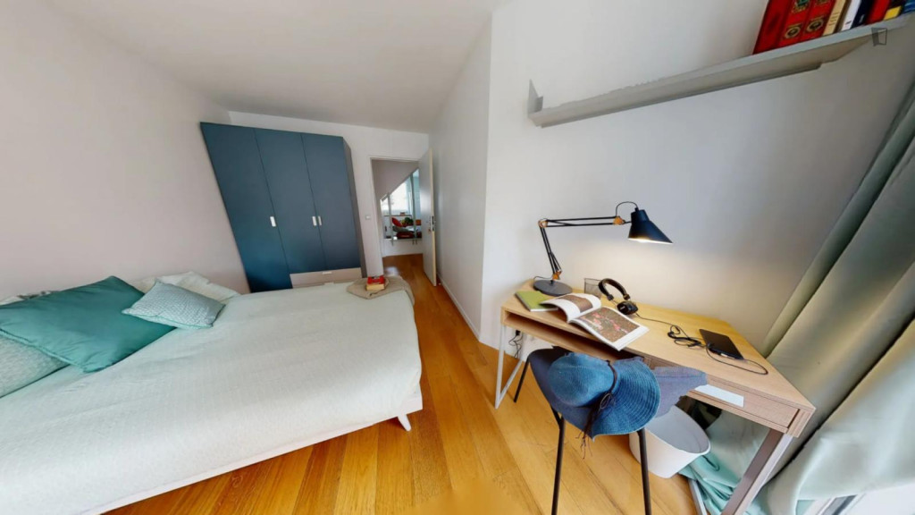Comfy double bedroom near the Porte des Lilas metro