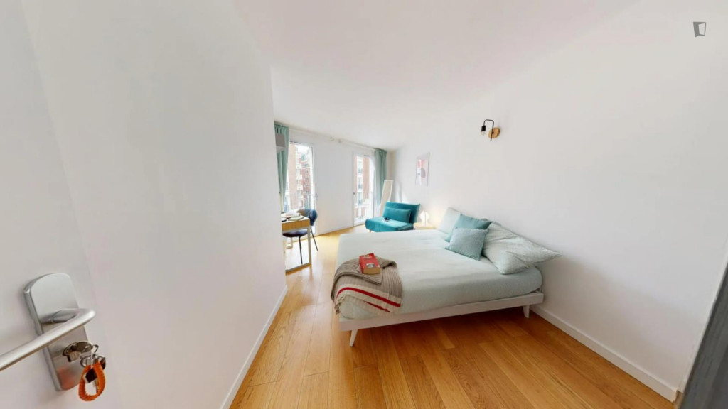 Comfy double bedroom near the Porte des Lilas metro