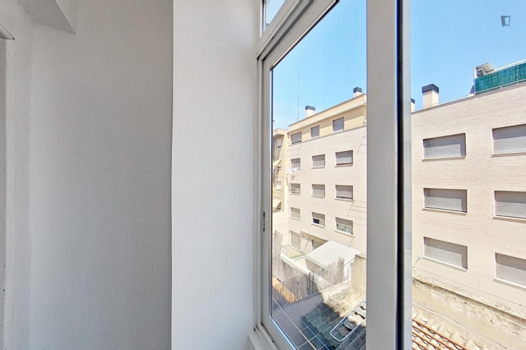 Attractive single bedroom with balcony - Zaragoza - chambre - ImmoJeune