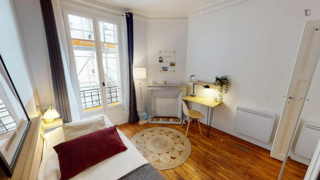 Lovely double bedroom close to Pont de l'Alma train station