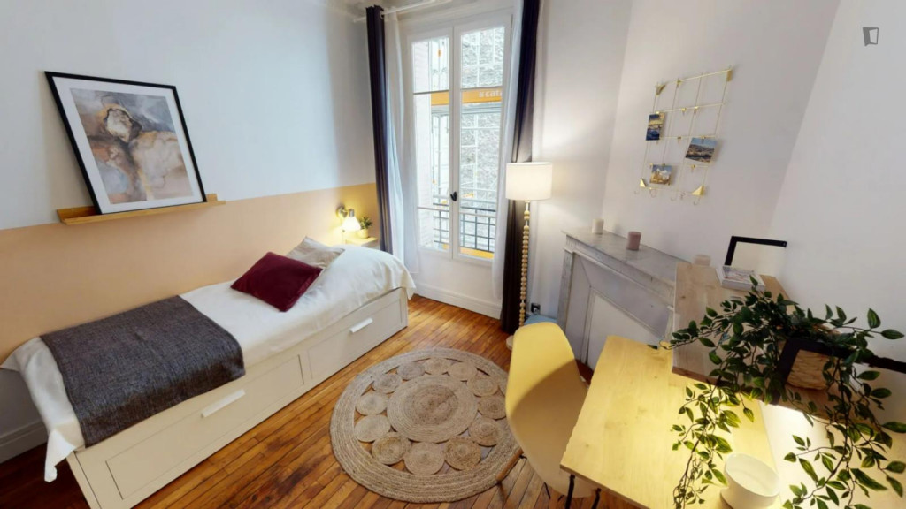 Lovely double bedroom close to Pont de l'Alma train station