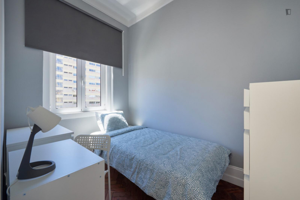Welcoming single bedroom close to Praça de Espanha metro station - Lisbonne - chambre - ImmoJeune