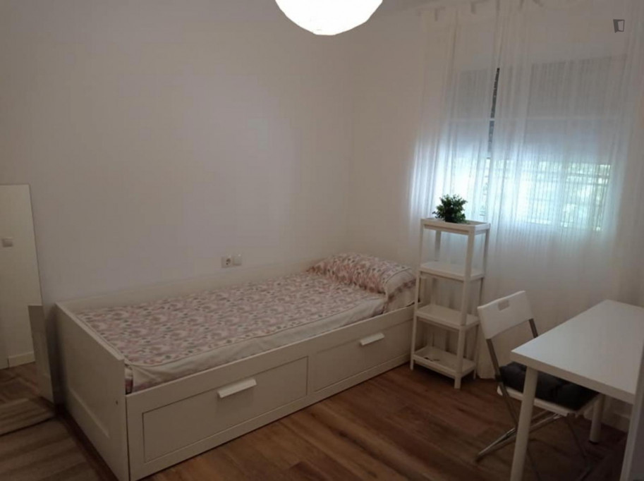 Lovely single ensuite bedroom near Amate metro station - Séville - chambre - ImmoJeune