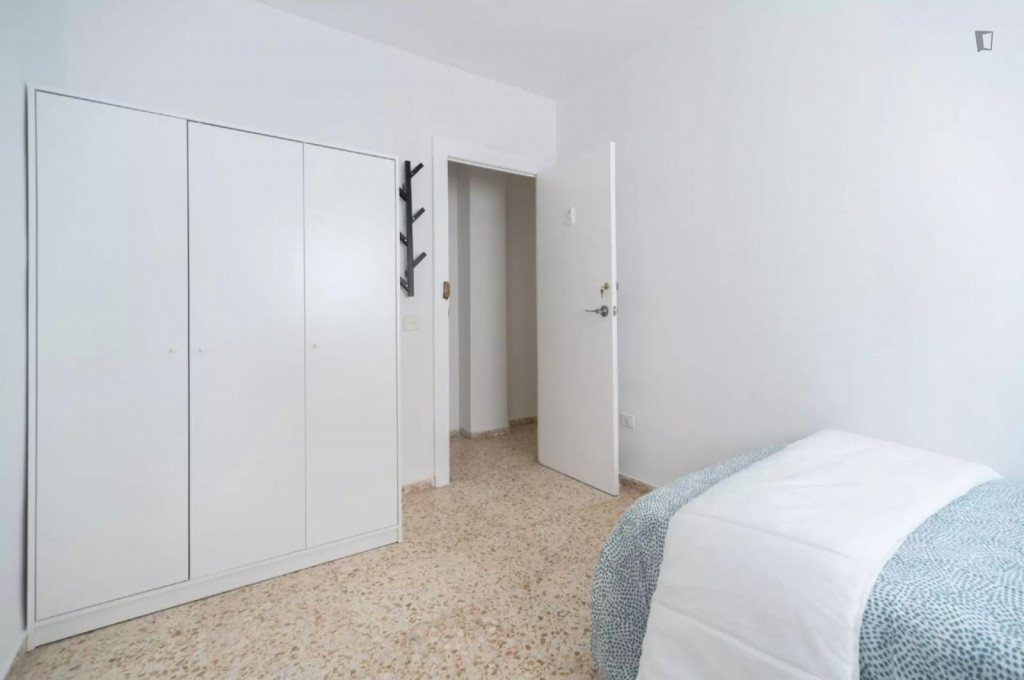 Attractive single bedroom in a property with balcony - Castello de la Plana - chambre - ImmoJeune