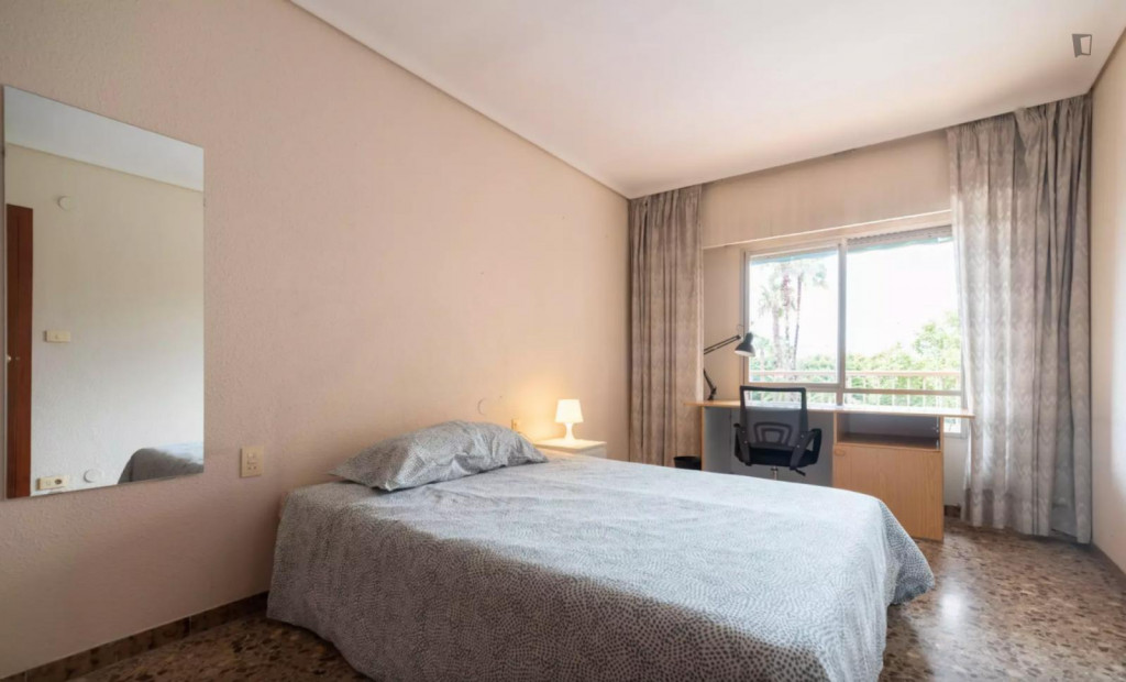 Appealing single bedroom in a property with balcony - Castello de la Plana - chambre - ImmoJeune