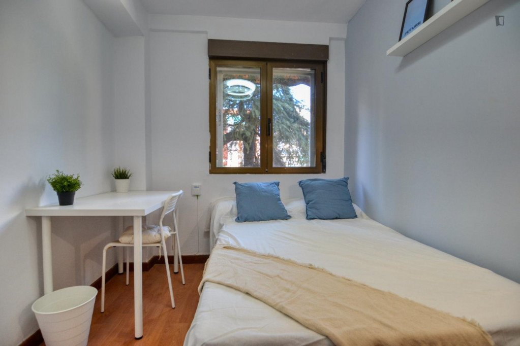 Sunny double bedroom close to La Elipa metro station - Madrid - chambre - ImmoJeune