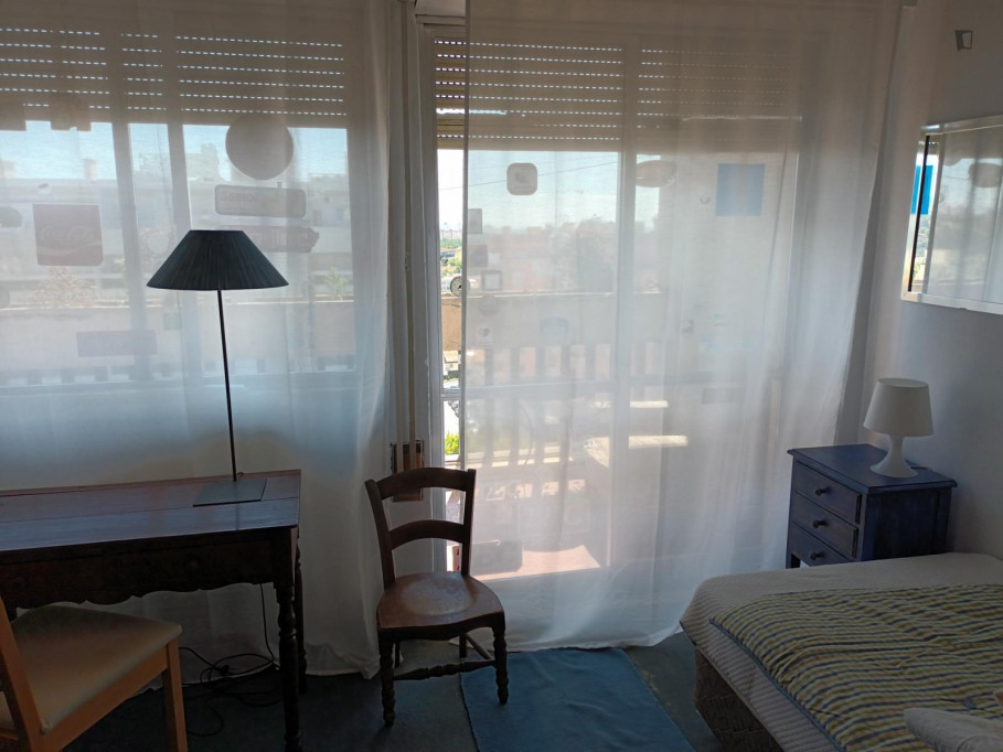 Lovely single bedroom next to Roma metro station - Lisbonne - chambre - ImmoJeune