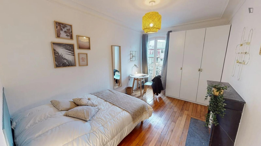 Charming double bedroom next to the Square Léon Serpollet