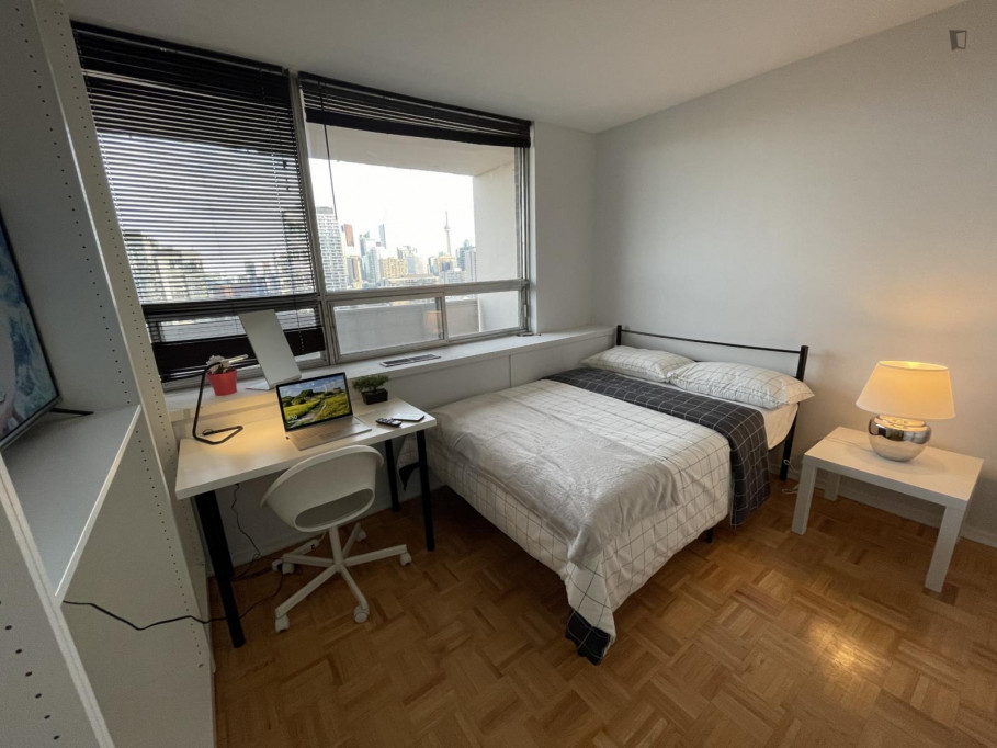 Comfy double bedroom not far from the Royal Ontario Museum - Toronto - chambre - ImmoJeune