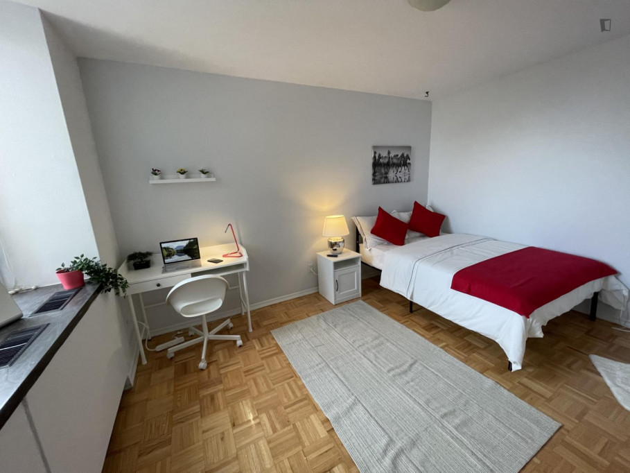 Modern double bedroom near Wellesley underground station - Toronto - chambre - ImmoJeune