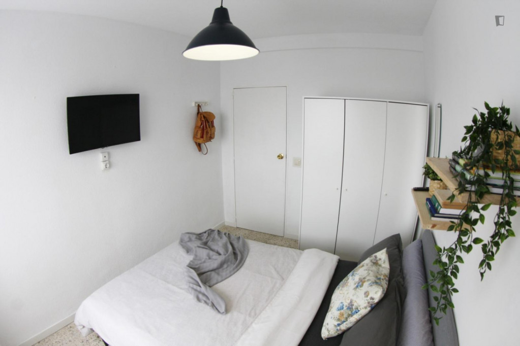 Great looking single bedroom in a property with balcony - Madrid - chambre - ImmoJeune