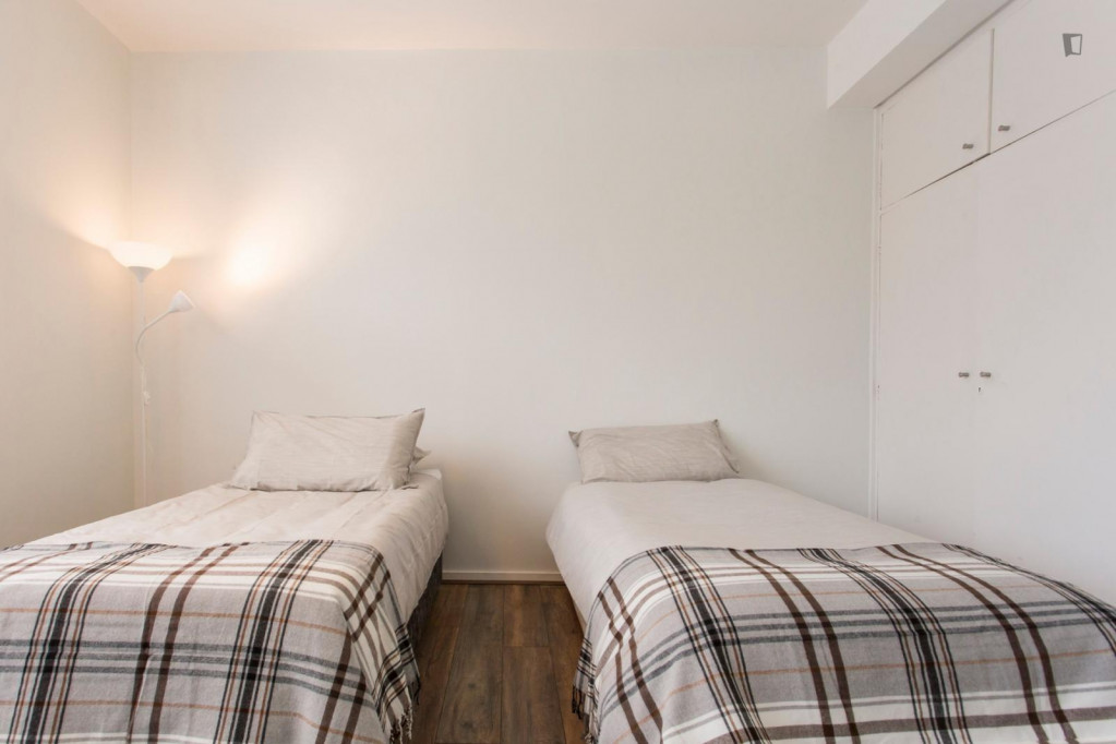 Spacious four Bedroom Apartment in Kensington