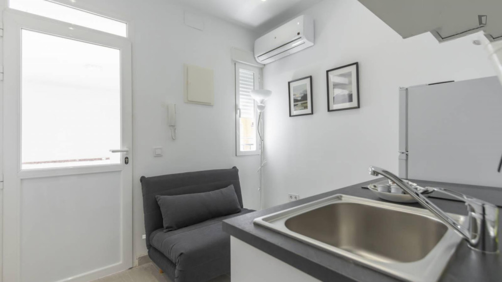 Very nice 1-bedroom flat in Zofío - Madrid - chambre - ImmoJeune