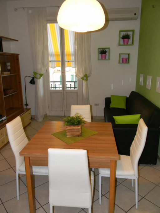 Colourful 2-bedroom flat near the Statuto train station  - Florence - chambre - ImmoJeune