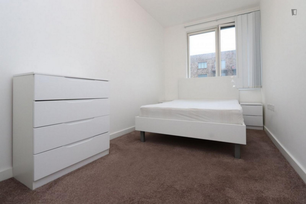 Comfy double bedroom not far from Gallions Reach Shopping Park - London - chambre - ImmoJeune