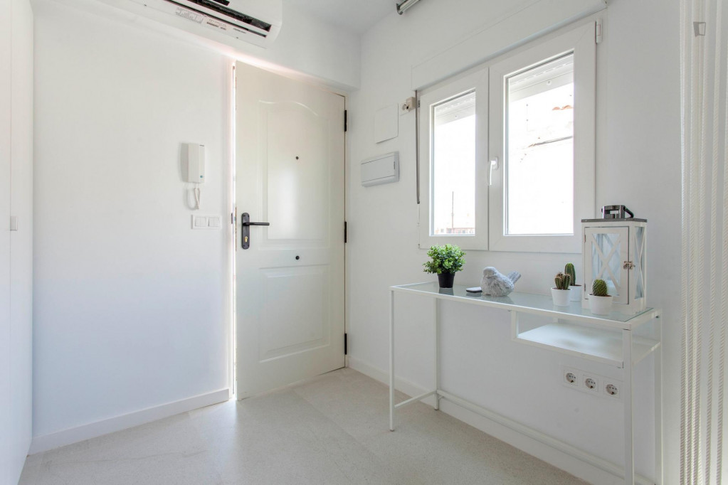 Ample and bright studio in Benicalap