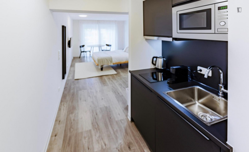 Appealing studio close to Alte Oper metro station - Frankfurt am Main - chambre - ImmoJeune