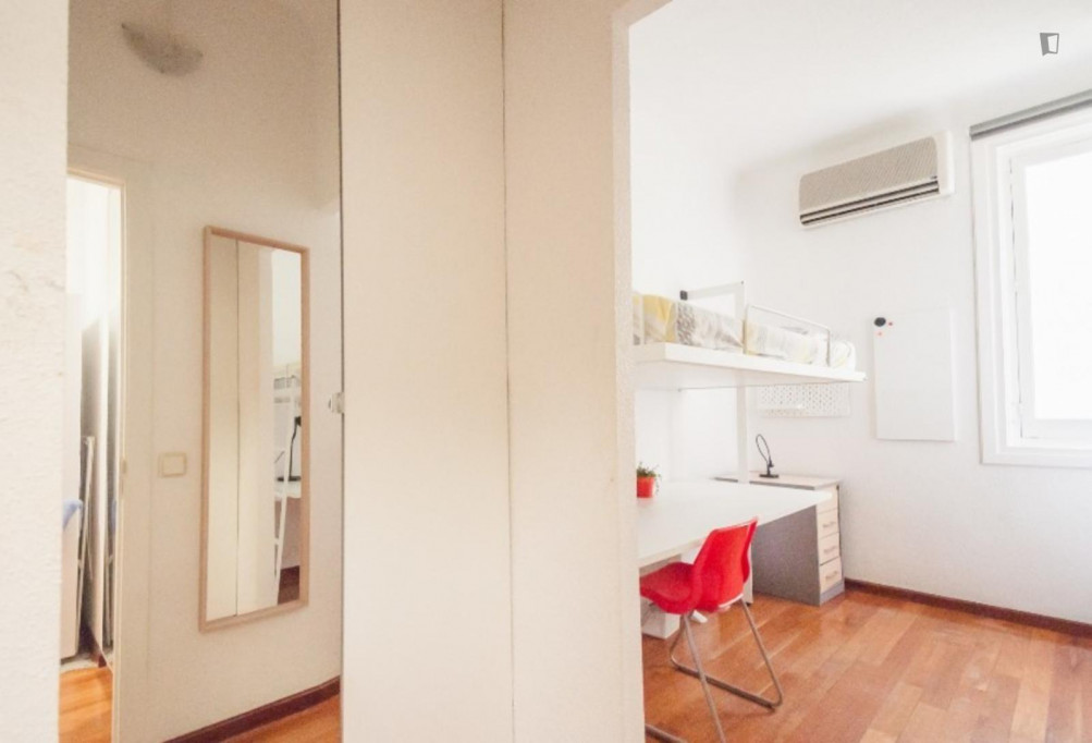 Lovely single bedroom close to the Faculty of Law (ICADE) - Madrid - chambre - ImmoJeune