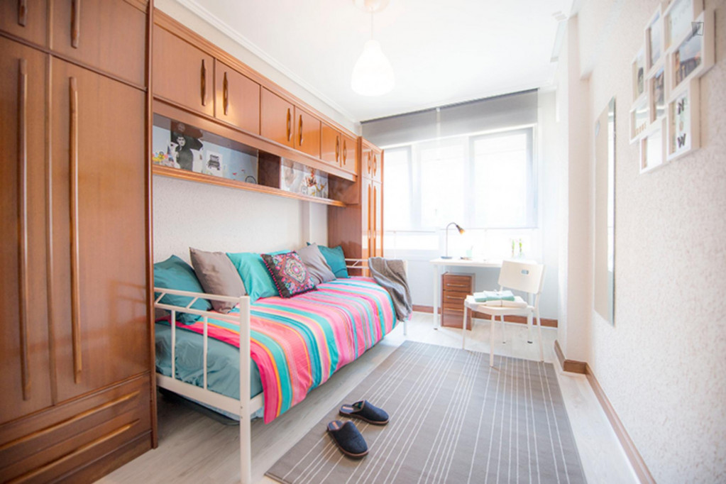 Single bedroom in 5-bedroom apartment