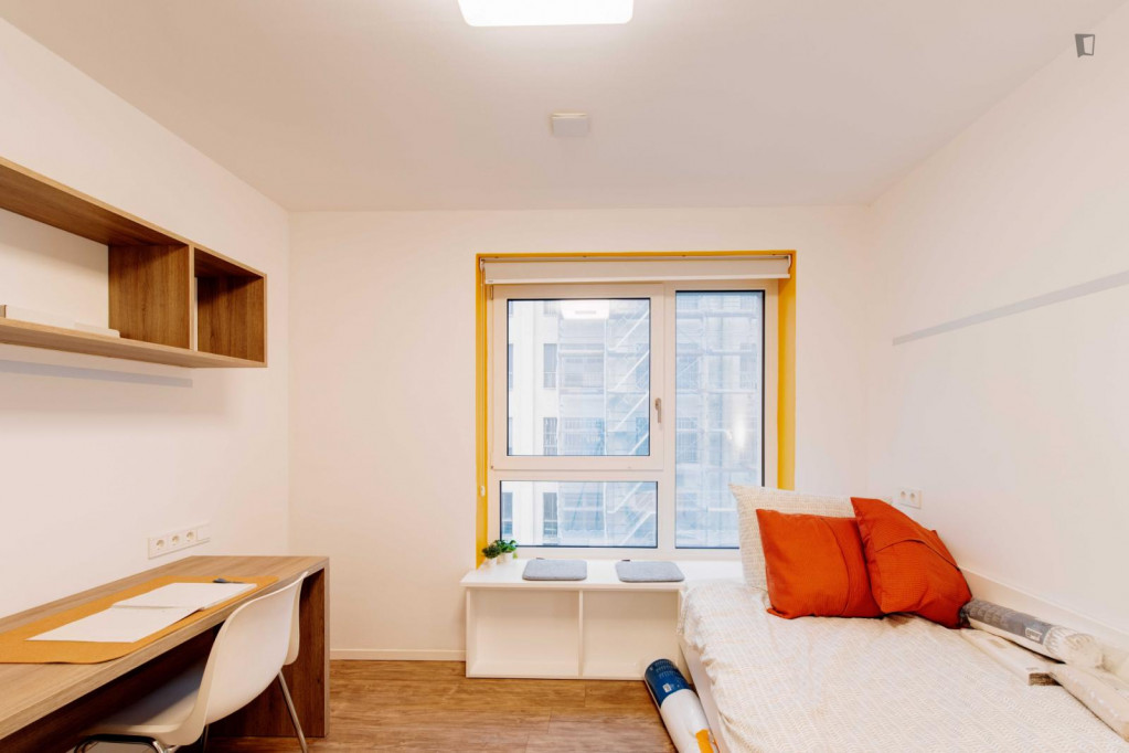 Lovely single bedroom in a 3-bedroom apartment near the Campus Wilhelminenhof - Berlin - chambre - ImmoJeune