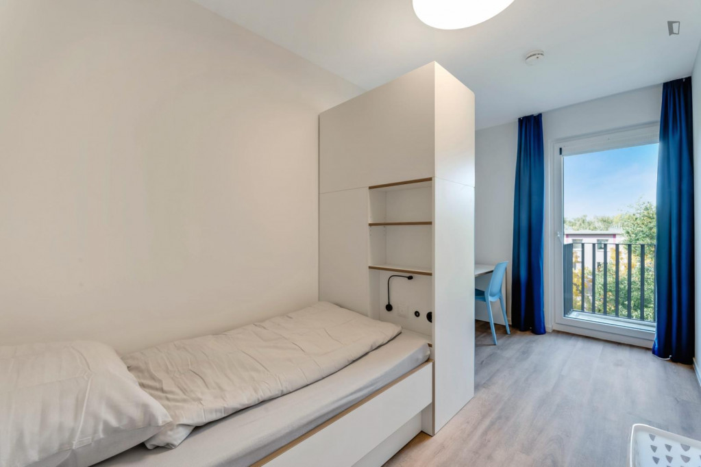 Snug single bedroom with balcony close to the HTW Berlin - Campus Wilhelminenhof - Berlin - chambre - ImmoJeune