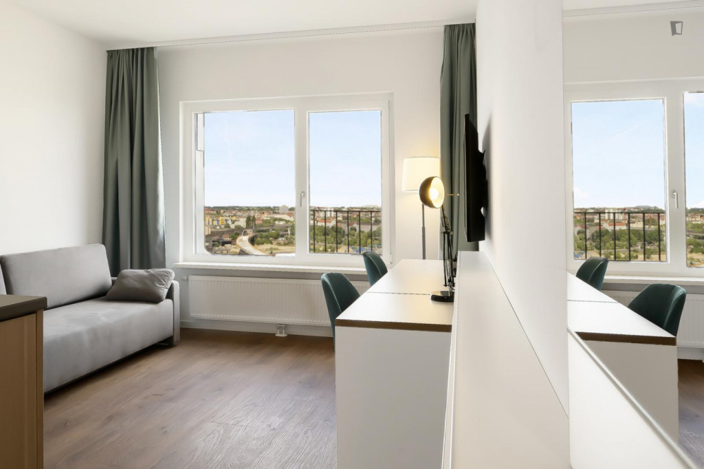 Great studio with fantastic views near Fritz-Schloß-Park - Berlin - chambre - ImmoJeune