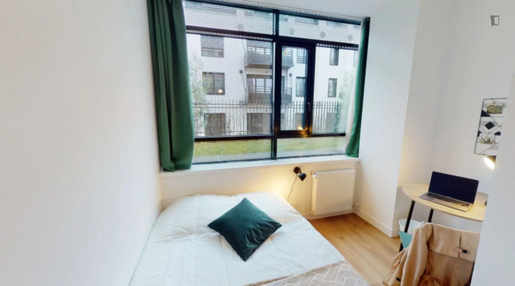 Alluring double bedroom in well-linked Asnières-sur-Seine