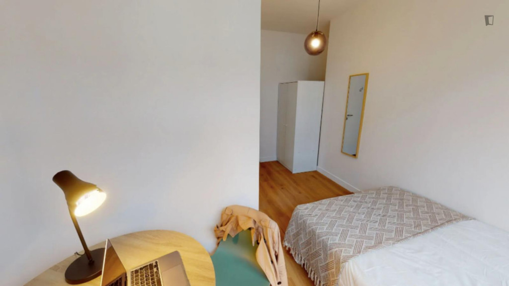 Alluring double bedroom in well-linked Asnières-sur-Seine