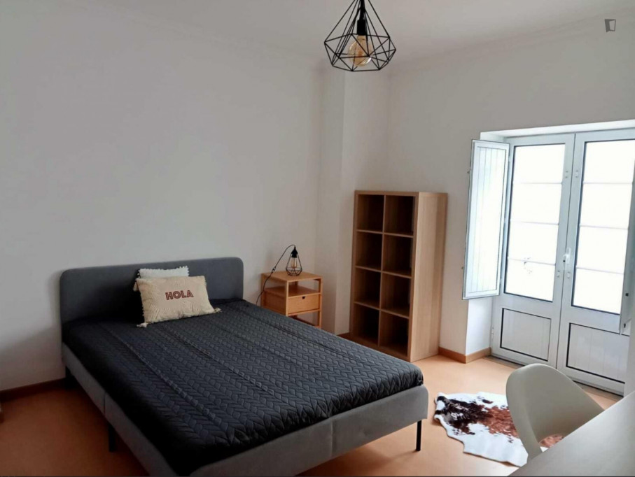 Charming double bedroom in the Norton de Matos neighbourhood - Coimbra - chambre - ImmoJeune