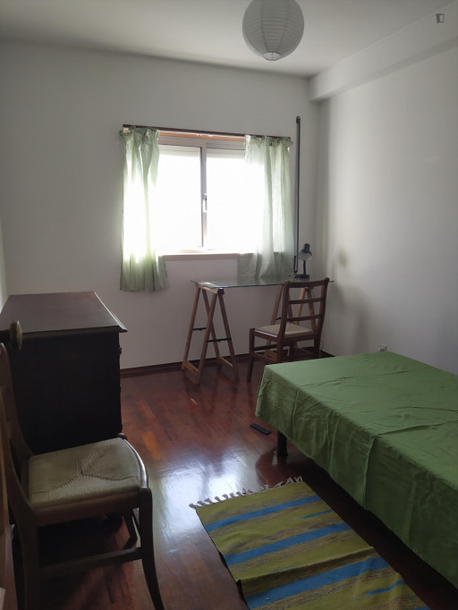 Pleasant single bedroom in the Norton de Matos neighbourhood - Coimbra - chambre - ImmoJeune