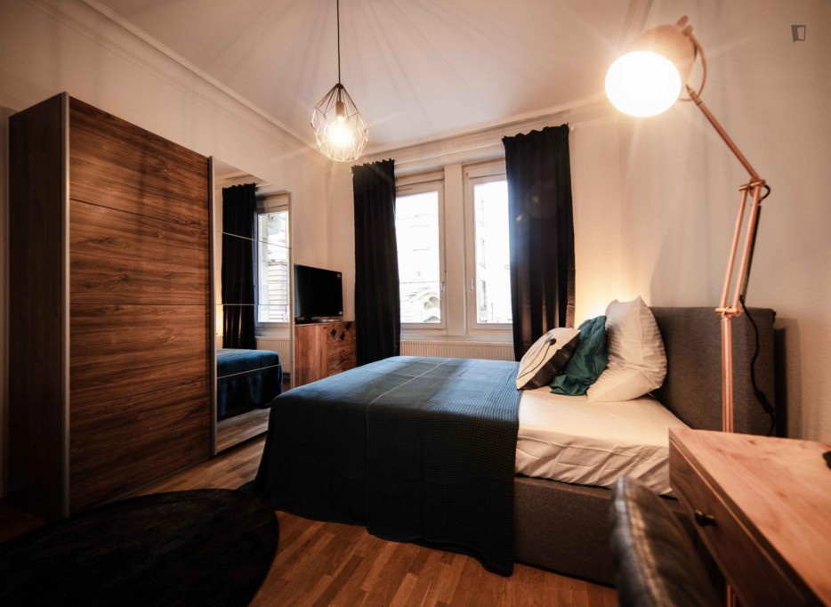 Pleasant single bedroom with TV near to city center