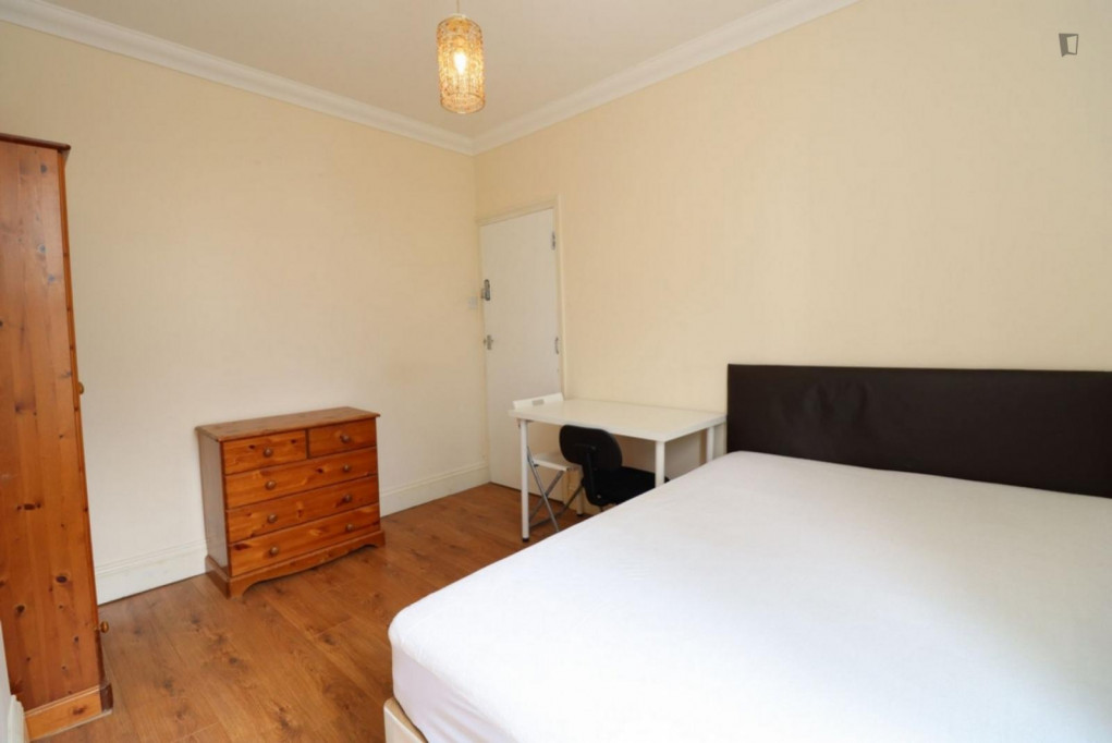Appealing double bedroom in London Zone 2 - London - chambre - ImmoJeune