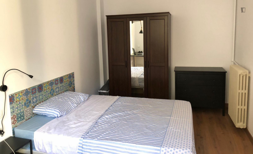 Bright double bedroom in Manresa city center 60 km form Barcelona - Barcelone - chambre - ImmoJeune