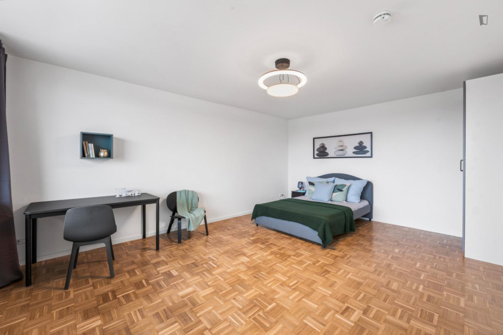 Large double bedroom with balcony near Wilmersdorf Stadium - Berlin - chambre - ImmoJeune