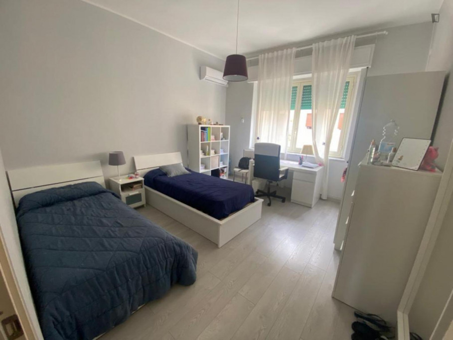 Very nice double bedroom IN ARCHIRAFI UNIVERSITY AREA - PALERMO - Palermo - chambre - ImmoJeune