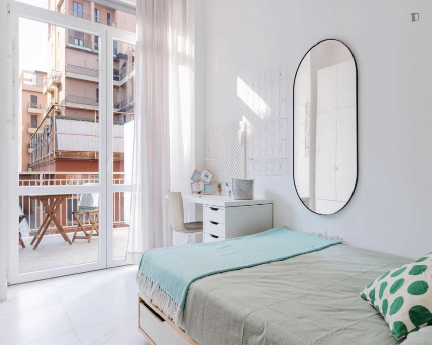 Bright double bedroom with balcony close to Parco Alessandrina Ravizza - Milan - chambre - ImmoJeune