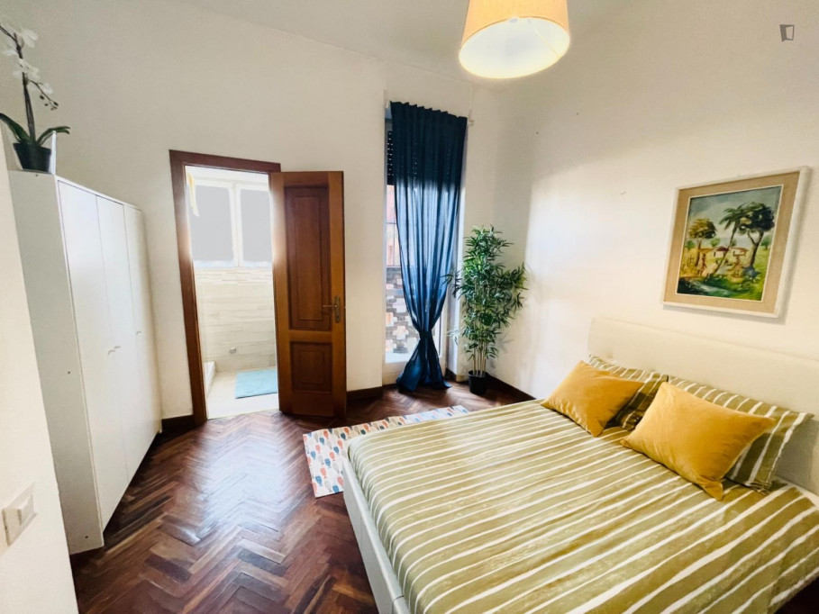 Large Attractive single bedroom with balcony - Milan - chambre - ImmoJeune