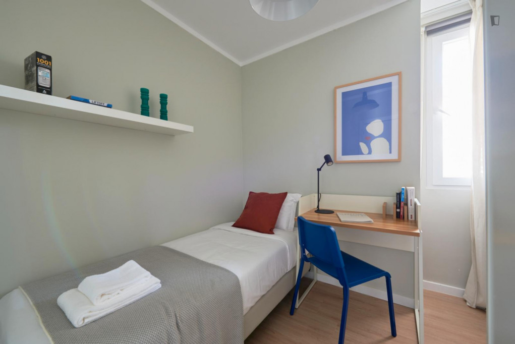 Bright single bedroom close to Anjos metro station