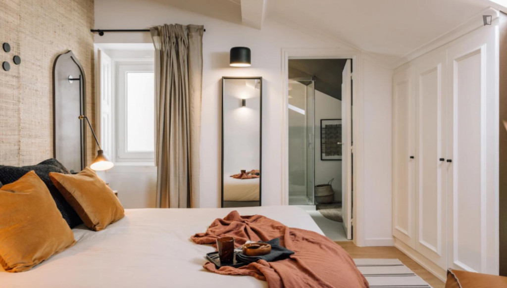 Splendid 2-bedroom apartment with terrace close to Ascensor da Bica