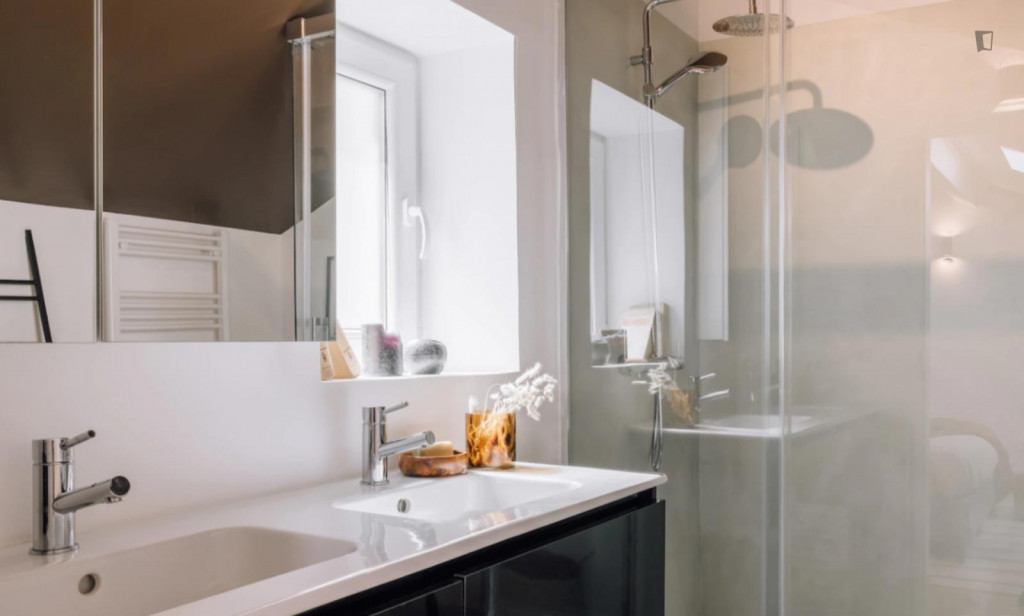 Splendid 2-bedroom apartment with terrace close to Ascensor da Bica