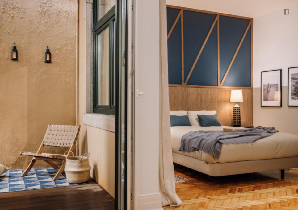 Elegant 2-bedroom apartment just steps from Parque Eduardo VII