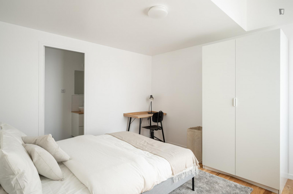 Double ensuite bedroom in Roquette