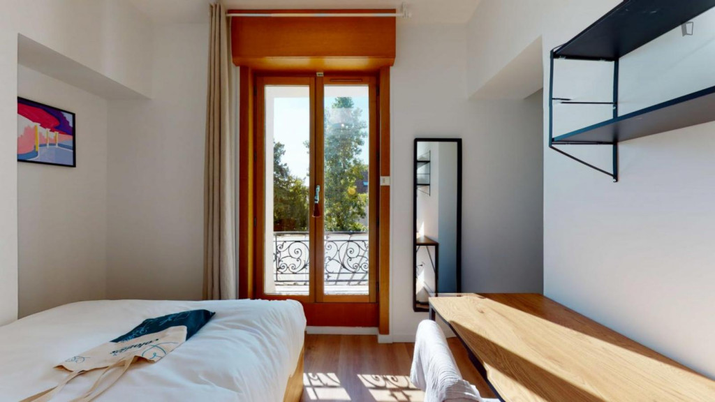 Sunny double ensuite bedroom in Bords de Marne