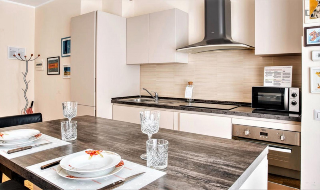 Snug 2-bedroom apartment with balcony close to Parco Alessandrina Ravizza
