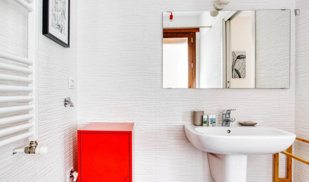 Snug 2-bedroom apartment with balcony close to Parco Alessandrina Ravizza