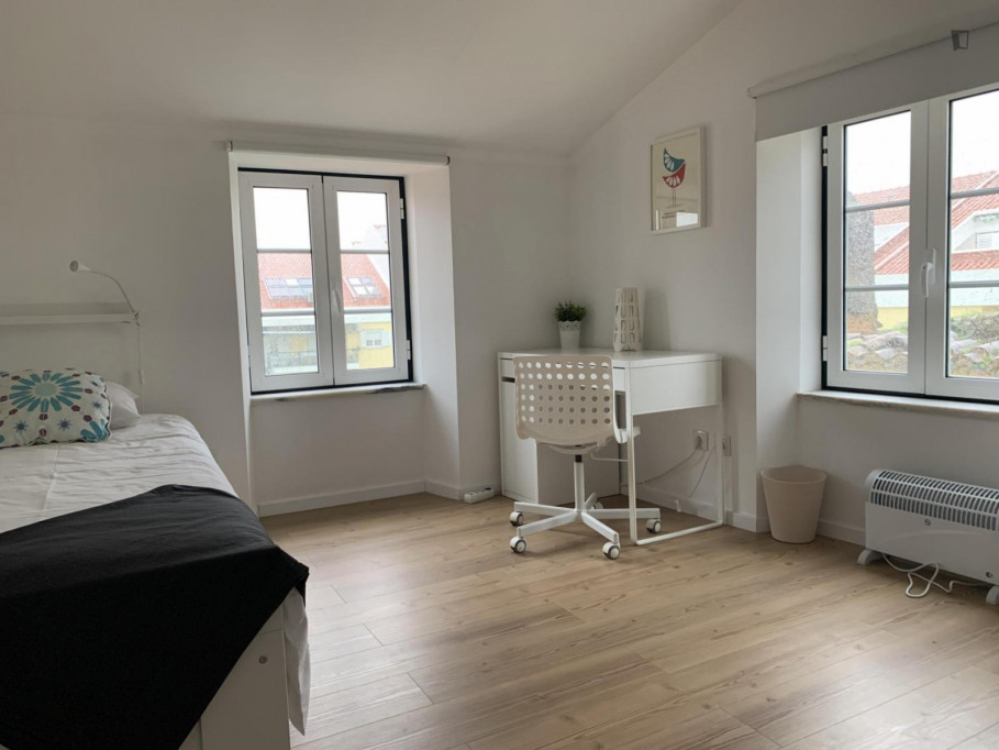 Welcoming single bedroom in Setúbal Historic City Center - Setubal - chambre - ImmoJeune