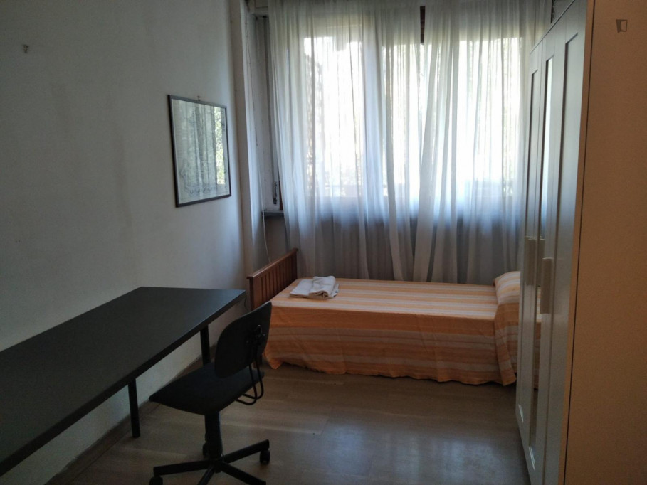 Cosy single bedroom in a 6-bedroom flat near Politecnico Bovisa Campus - Milan - chambre - ImmoJeune