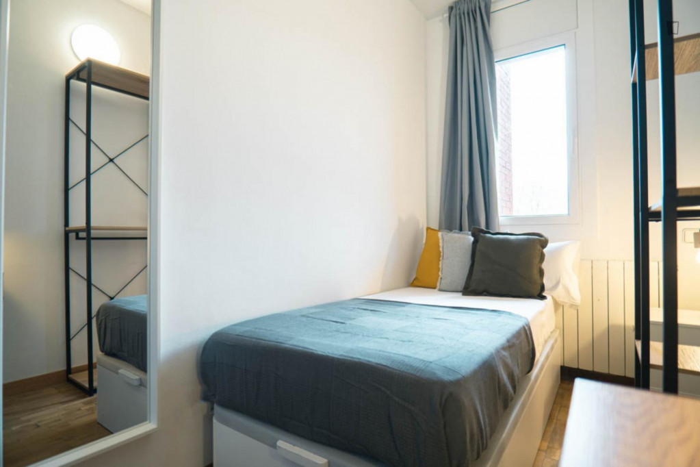 Cosy single bedroom close to the iconic Camp Nou stadium - Barcelone - chambre - ImmoJeune