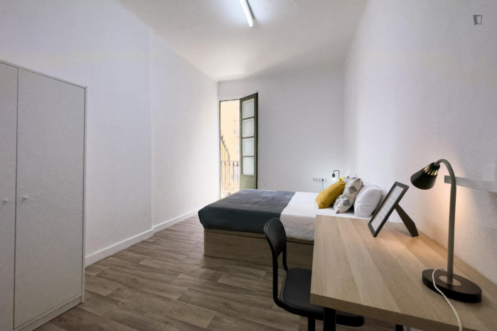 Inviting double bedroom near Paral·lel metro station - Barcelone - chambre - ImmoJeune